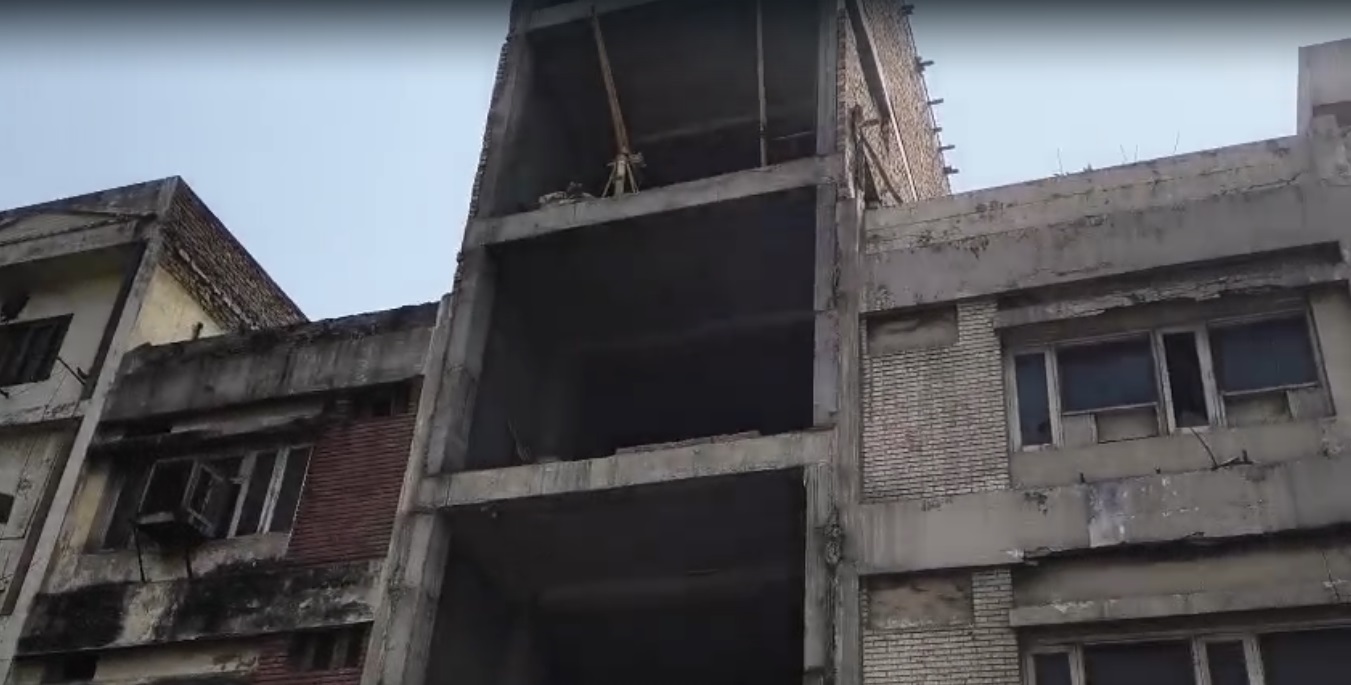 ढ़ाई मंजिल का एससीएफ पास, न नक्शा, न एनओसी फिर भी बना डाला पांच मंजिलां