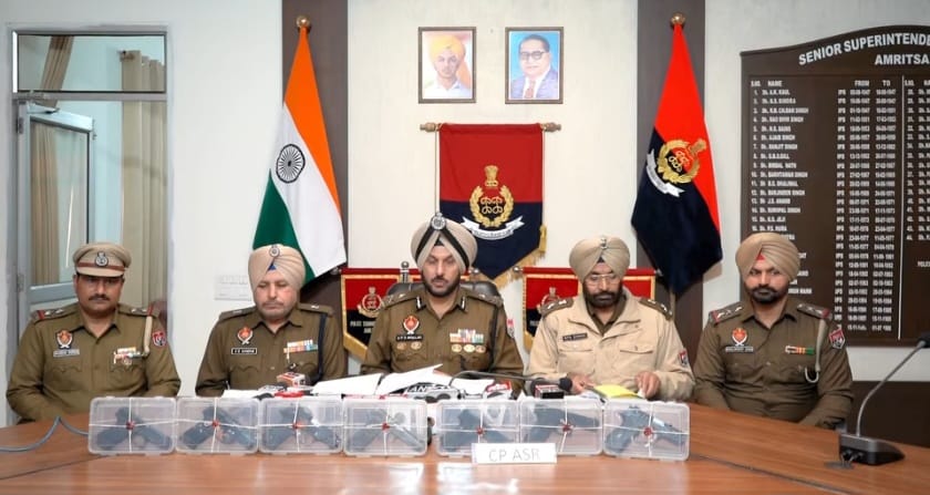 अमृतसर पुलिस द्वारा 3 आरोपियों को काबू कर एक ग्लॉक समेत 7 अवैध पिस्तौल बरामद