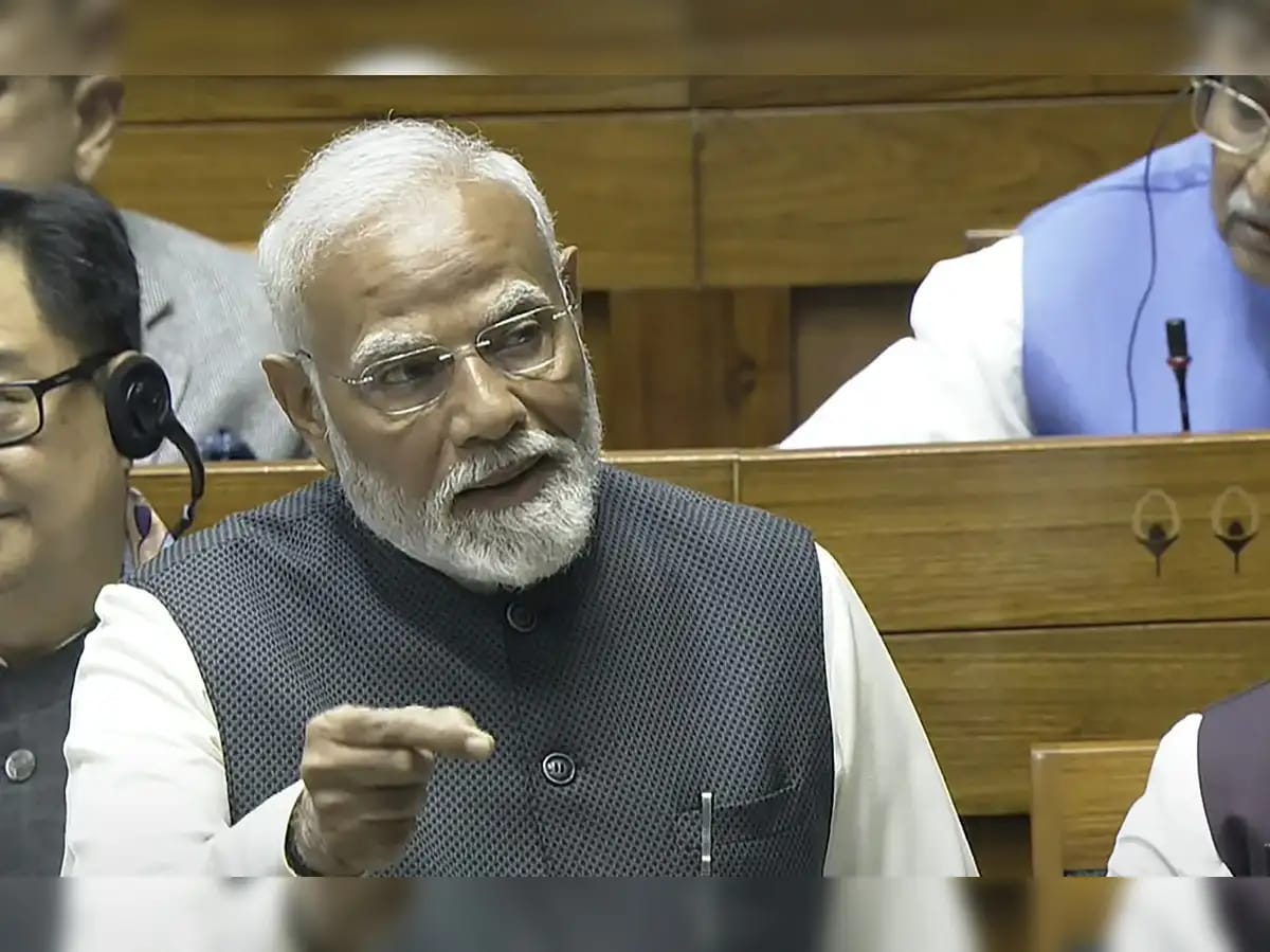 परिवार का कोई सदस्य अपने राजनीतिक विचार बदल ले तो क्या वह गद्दार हो जाता है? पी एम मोदी