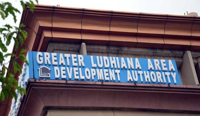 ग्लाडा में पिक एंड चूज पॉलिसी हो रही इस्तेमाल, सभी बिल्डिंगों को अवैध बता जारी किए नोटिस, नए निर्माण पर एक्शन नहीं