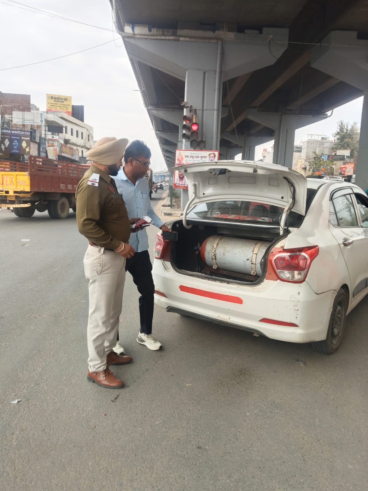 पटियाला चौक और रमाडा होटल के पास नाकेबंदी, 103 वाहनों के काटे चालान