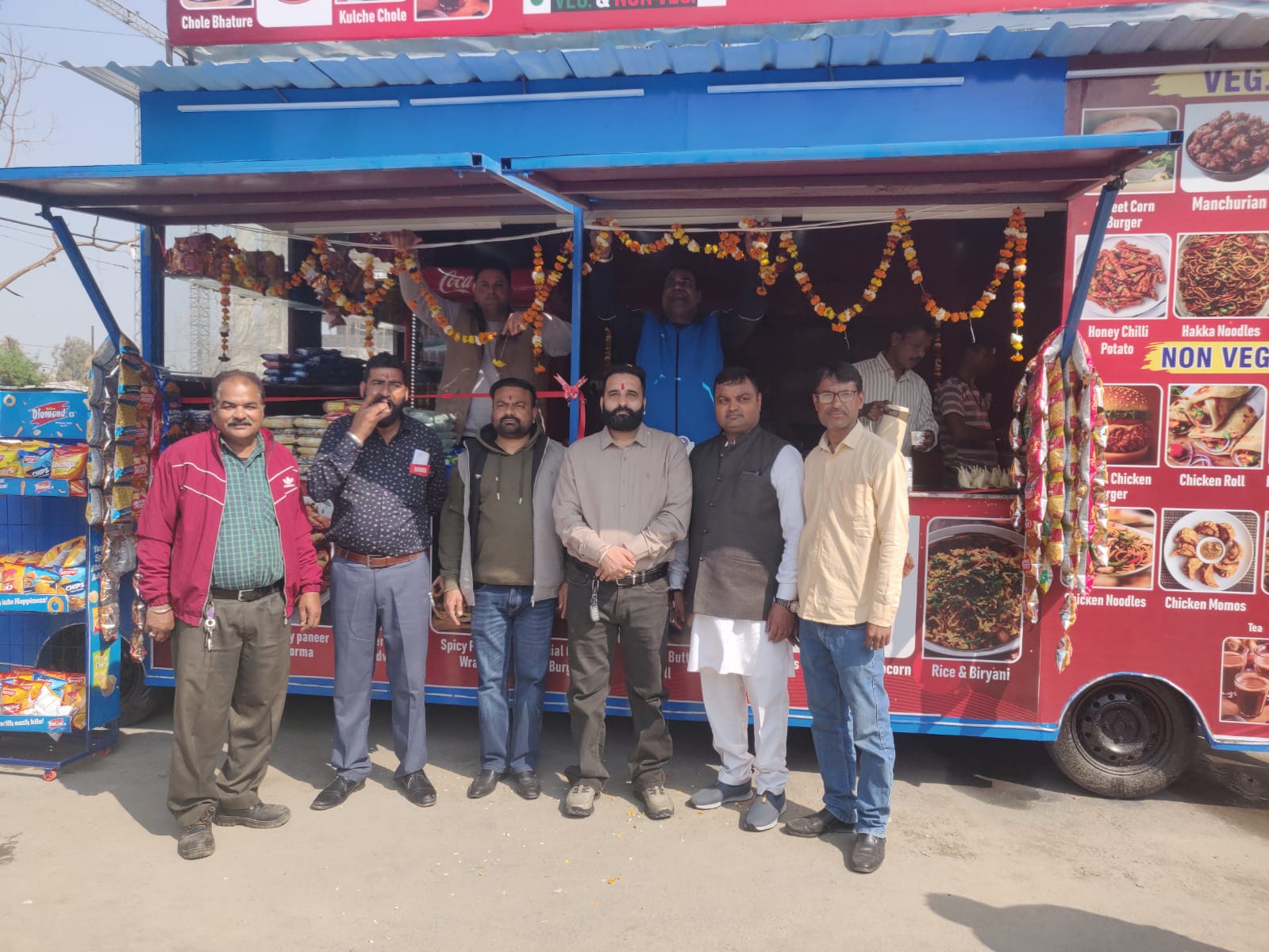 रेलवे स्टेशन पर यात्रियों की सुविधा के लिए फूड वैन परियोजना शुरू