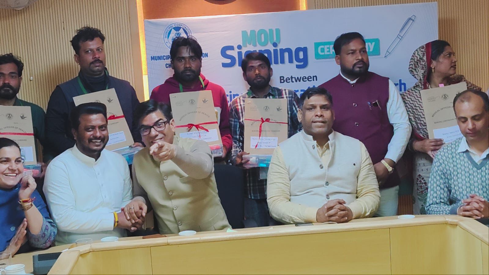 डोर-टू-डोर गार्बेज कलेक्शन सोसायटी ने मार्केट व कमर्शियल एरिया कर्मियों के लिए एमओयू कराया,