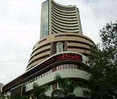 दोपहर के सौदों में सेंसेक्स 1900 पॉइंट से ज़्यादा गिरा, निफ्टी50 23,900 से नीचे; क्यूपिड, मीशो चर्चा में रहे स्टॉक्स में शामिल