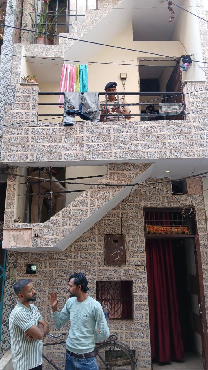 चंडीगढ़ के विकास नगर में व्यक्ति ने घर में फांसी लगाकर दी जान, पुलिस जांच में जुटी