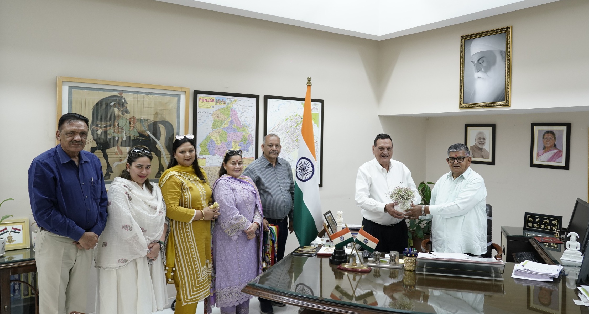 नोबल फाउंडेशन प्रतिनिधिमंडल ने राज्यपाल को दिया वार्षिक समारोह का आमंत्रण