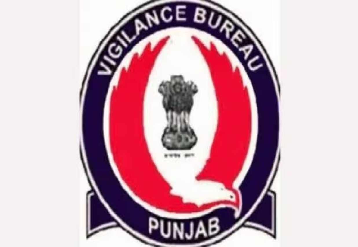 विजिलेंस ब्यूरो द्वारा 6,000 रुपये रिश्वत लेते प्रिंसिपल को रंगे हाथों काबू किया गया