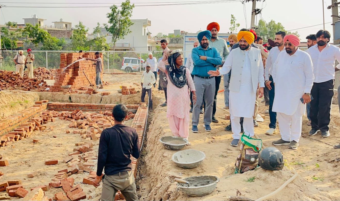 ग्रामीण विकास एवं पंचायत मंत्री तरुणप्रीत सिंह सौंध ने डेराबस्सी ब्लॉक के गांवों में खेल मैदानों के कार्यों की प्रगति का लिया जायजा