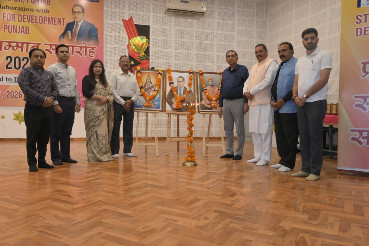 डी.ए.वी. बी.एड. कॉलेज , होशियारपुर में प्रतिभा सम्मान समारोह का आयोजन