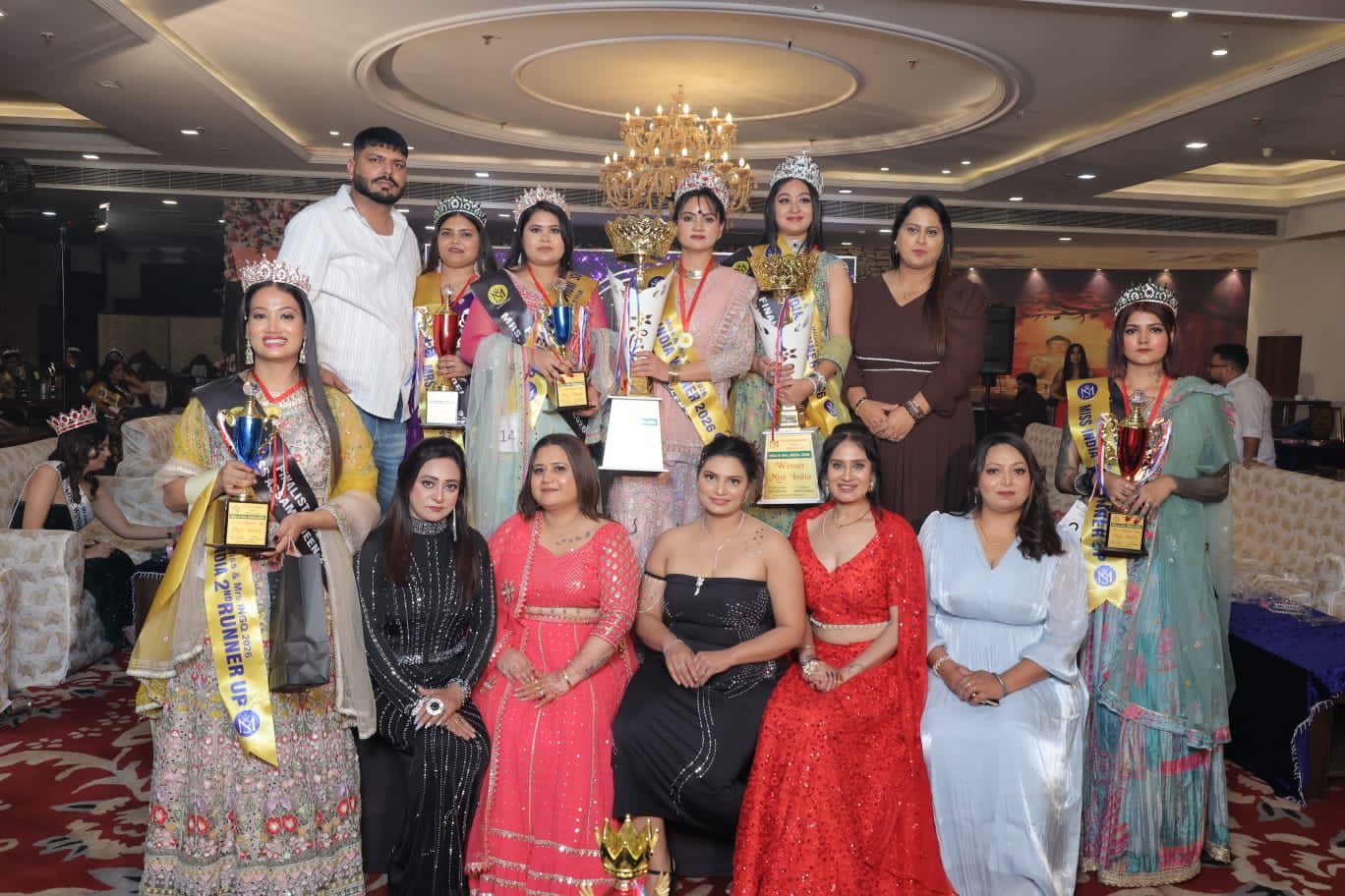 मिस एंड मिसेज ग्लैमर क्वीन 2026 में प्रतिभा और स्टाइल का दिखा शानदार संगम