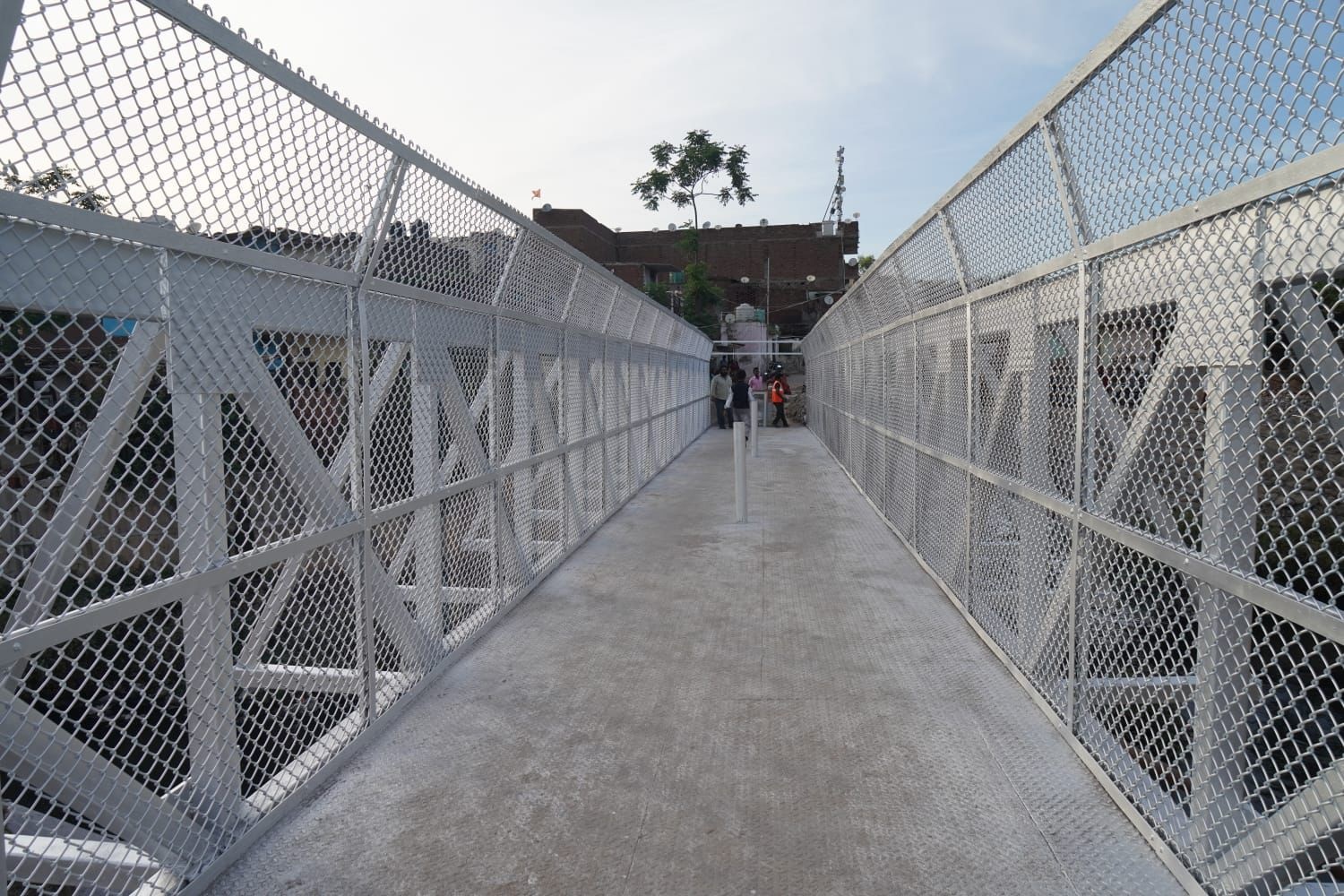 चंडीगढ़ में वॉकिंग ट्रैक पर दौड़ी कार:पुलिस तैनात, नहीं लगी भनक; ड्राइवर बोला- मेरे पास परमिशन, दस्तावेजों समेत पुलिस स्टेशन बुलाया