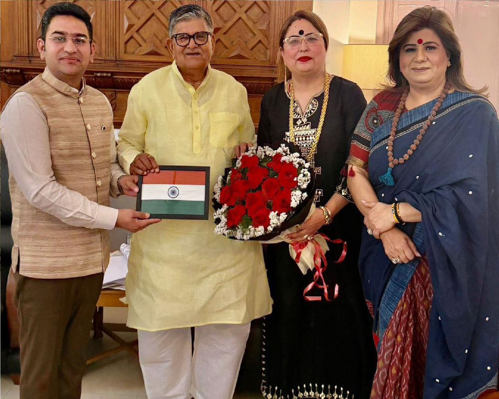 राज्यपाल से मिले समाज सेवी , सेवा कार्यों पर हुई चर्चा