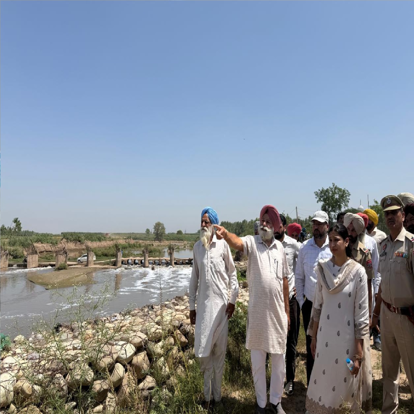 डिप्टी कमिश्नर कोमल मित्तल ने तिवाणा में घग्गर बांध का किया निरीक्षण