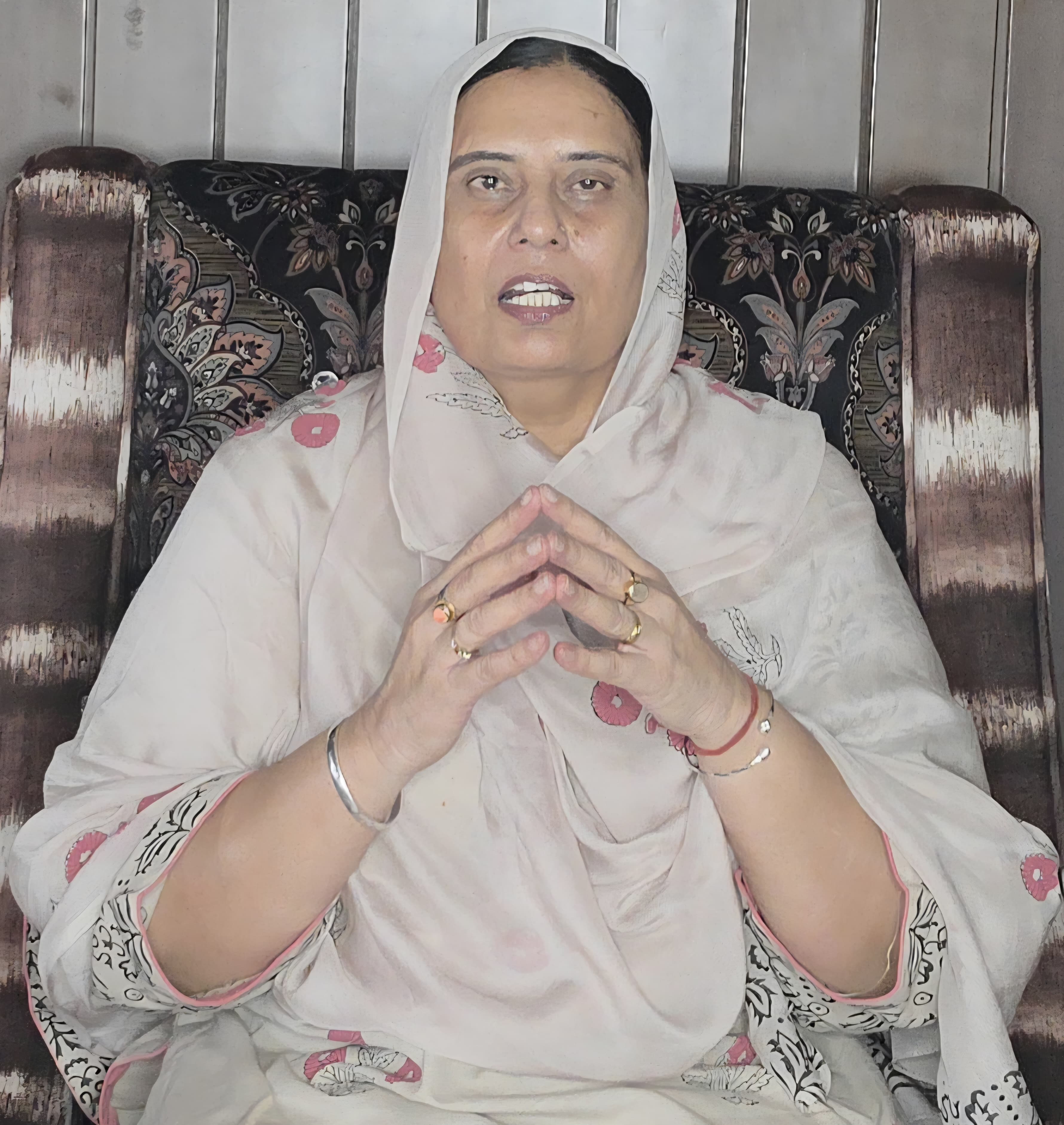 आंगनवाड़ी वर्करों को सरकार अलग-अलग काम देकर परेशान कर रही है