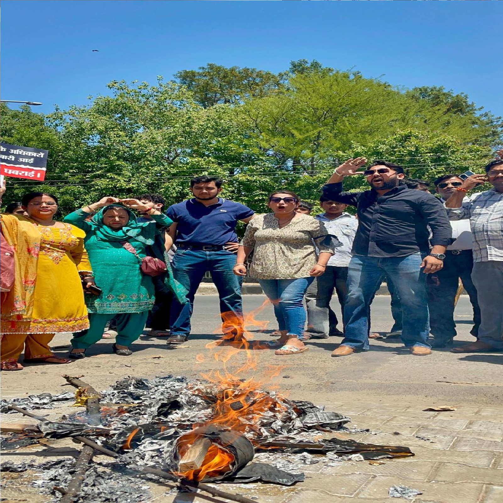 ‘नारी शक्ति वंदन अधिनियम’ के समर्थन में चंडीगढ़ में महिला आक्रोश, राहुल गांधी और ममता बनर्जी के पुतले फूंके