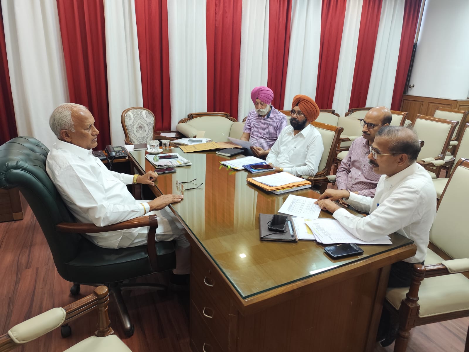 बरिंदर कुमार गोयल द्वारा अवैध खनन के खिलाफ सख्त कदम, फ्लाइंग स्क्वॉड और तकनीक आधारित निगरानी के निर्देश