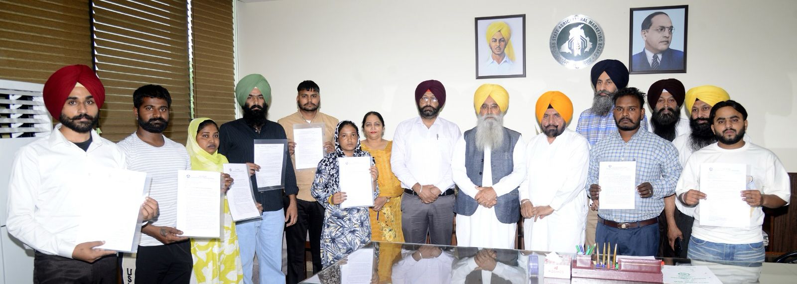 गुरमीत सिंह खुड्डियां ने पंजाब मंडी बोर्ड में आठ उम्मीदवारों को अनुकंपा के आधार पर नियुक्ति पत्र सौंपे