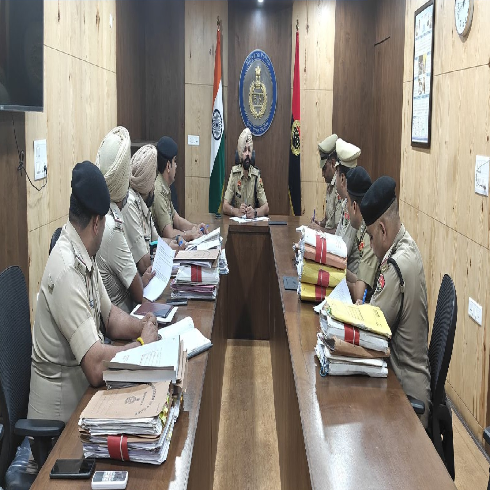 डीसीपी क्राइम की अध्यक्षता में हुई साइबर अपराध को लेकर समीक्षा बैठक, लंबित शिकायतों के निपटारे का दिया अल्टीमेटम