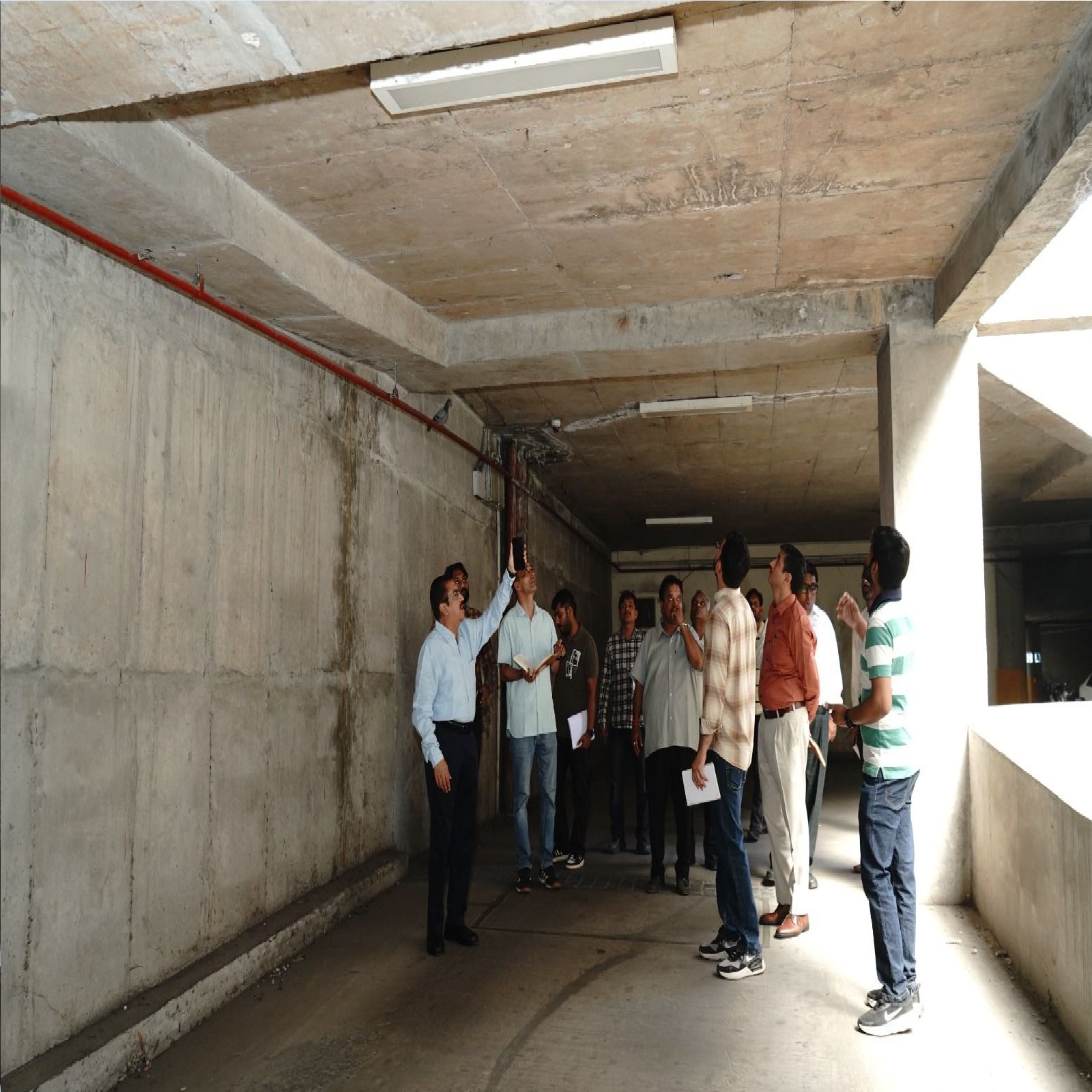 सेक्टर-17 मल्टीलेवल पार्किंग में खामियों पर चीफ इंजीनियर सख्त, तुरंत सुधार के दिए आदेश