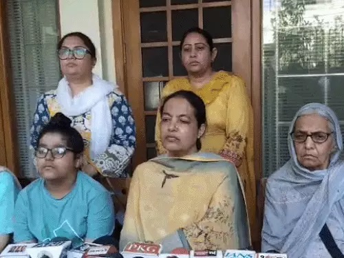 डीएम रंधावा सुसाइड केस की जांच से परिवार नाखुश, अब हाईकोर्ट का करेंगे रूख; कहा-पुलिस जांच पर भरोसा नहीं