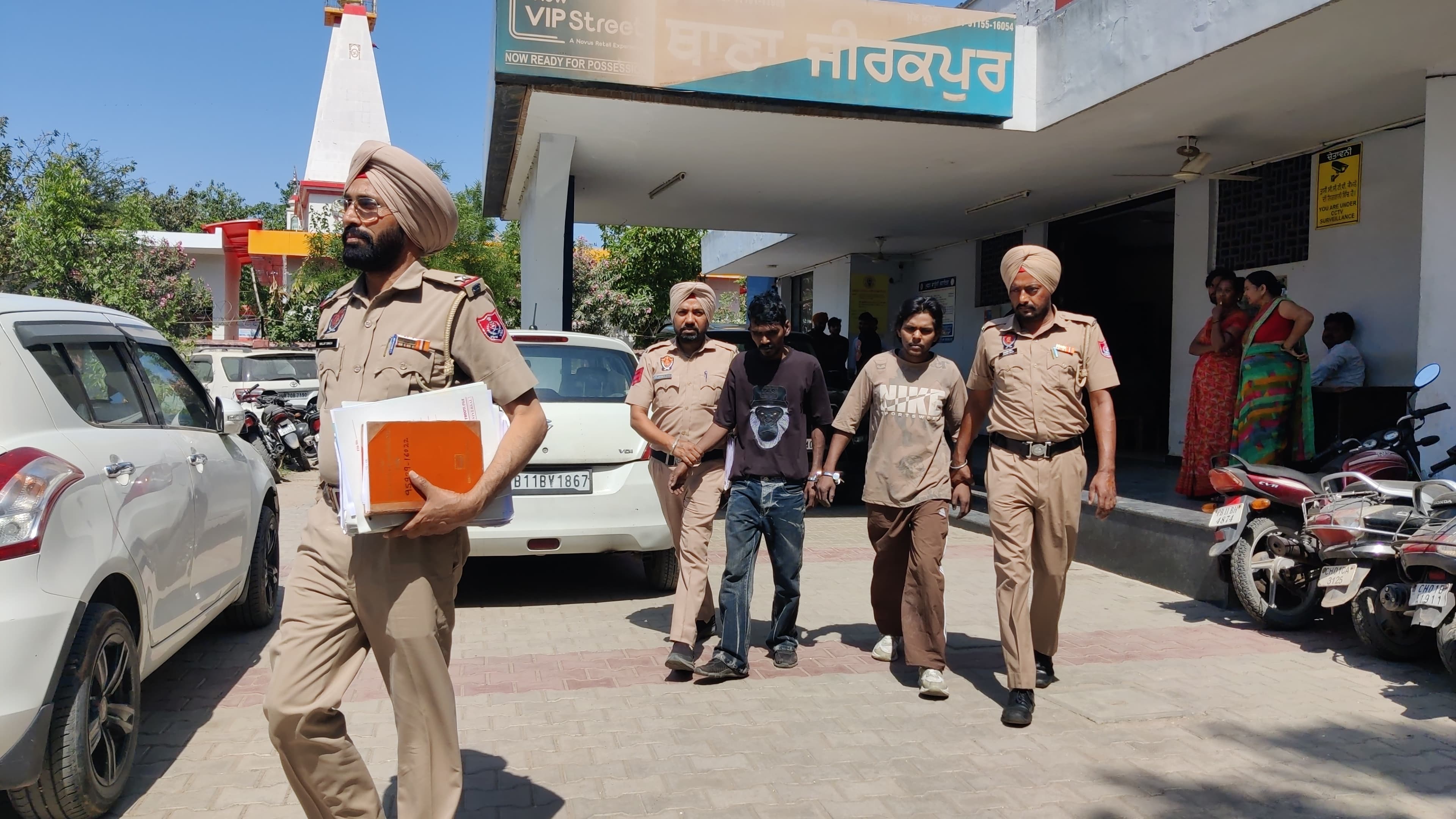 नाके पर पुलिस की बड़ी कामयाबी, चोरी की एक्टिवा समेत दो भाई गिरफ्तार