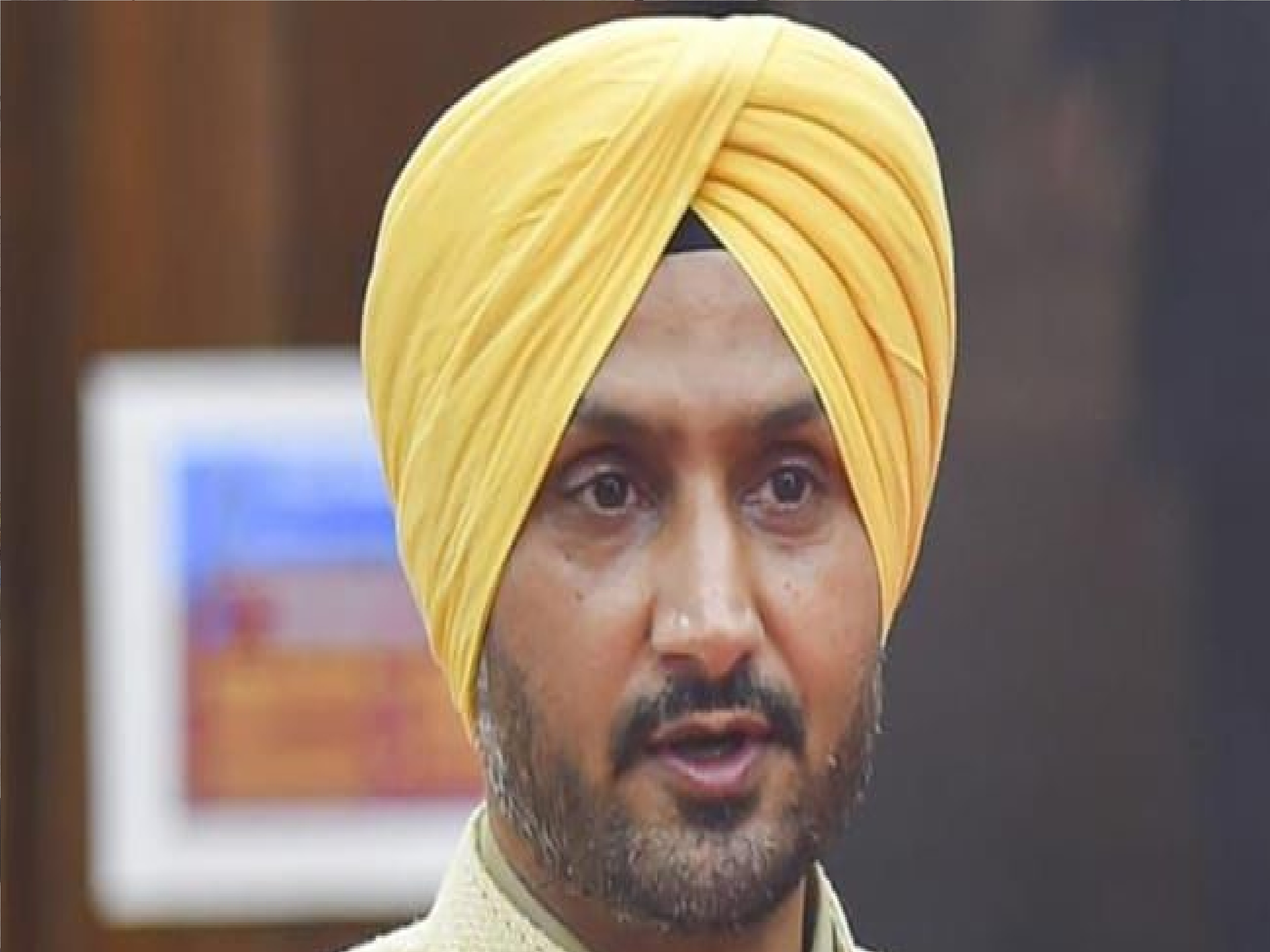 हाईकोर्ट पहुंचे राज्यसभा सांसद हरभजन सिंह: सुरक्षा बहाल करने की मांग पर केंद्र-पंजाब सरकार को नोटिस