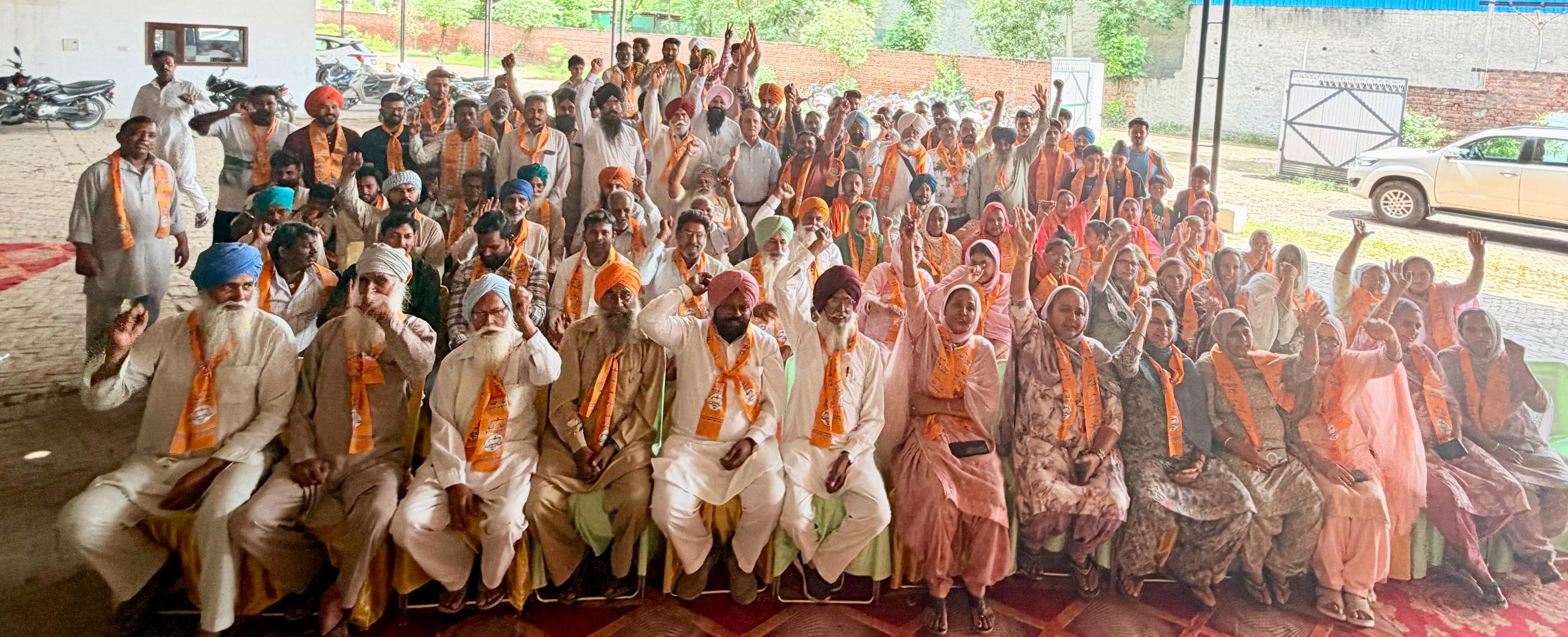 Jagraon: AAP छोड़कर अकाली दल में शामिल हुए दर्जनों परिवार, बढ़ी सियासी गर्मी