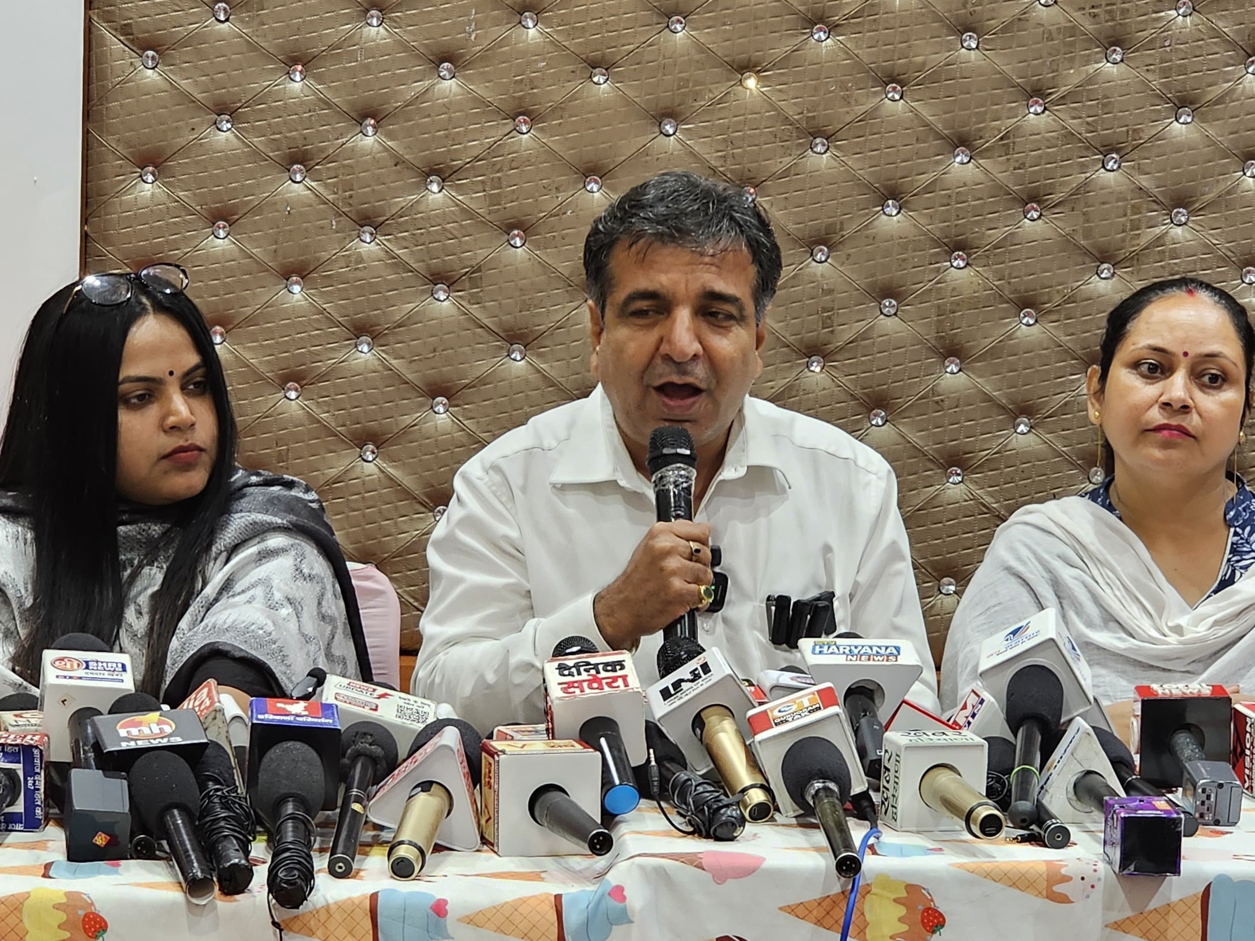 Gurugram: पंकज डावर ने सड़क निर्माण कार्यों पर उठाए गंभीर सवाल