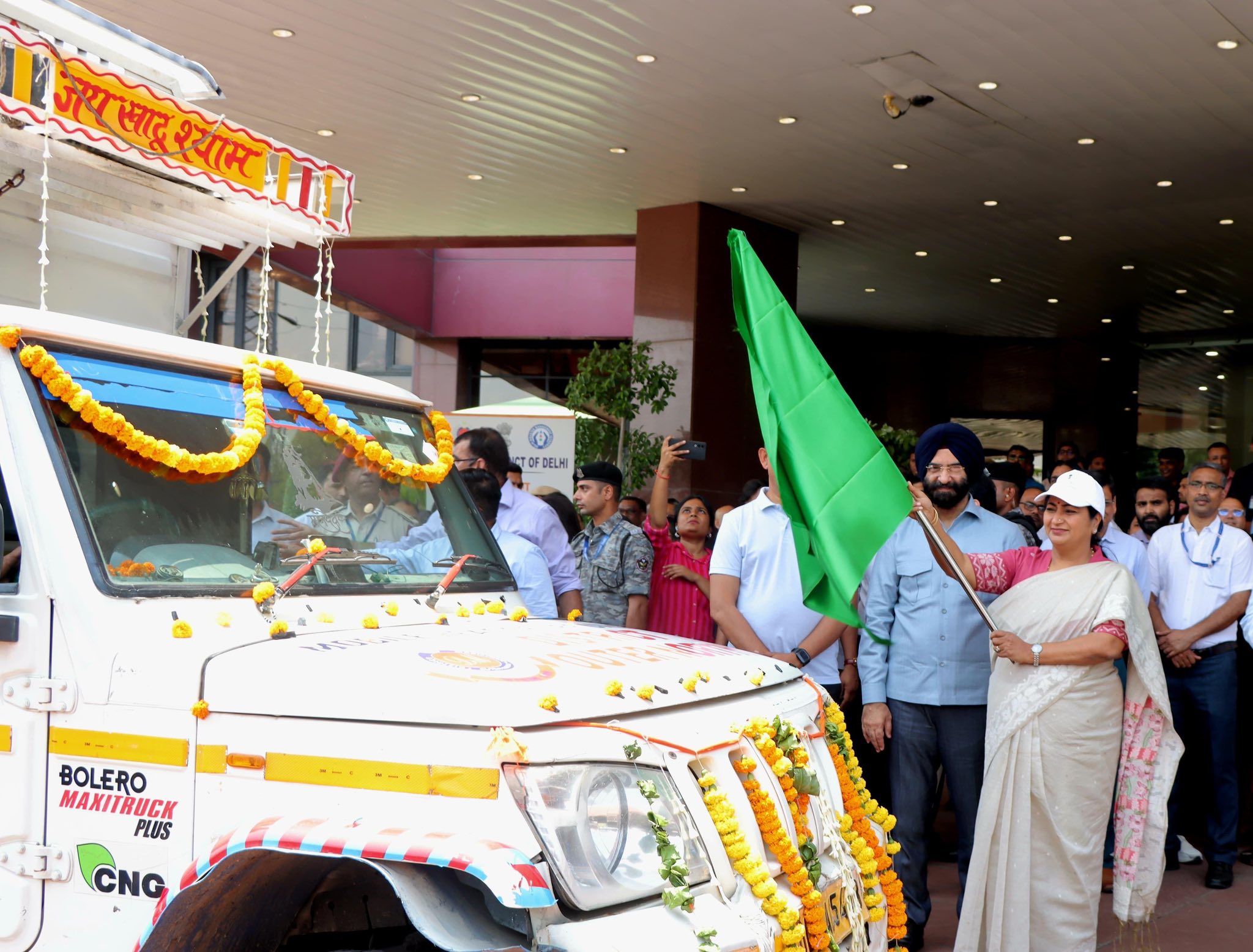 New Delhi: मुख्यमंत्री रेखा गुप्ता ने मोबाइल हीट रिलीफ यूनिट्स का किया शुभारंभ