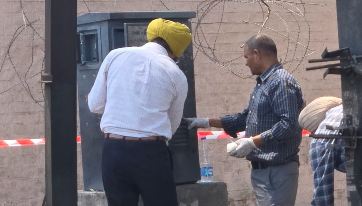 Chandigarh: बम धमाकों के साथ गरमाई राजनीति, नेताओं में जुबानी जंग