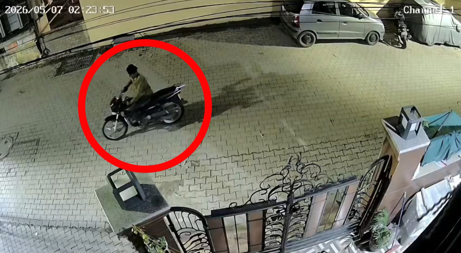 Zirakpur: ढकोली में बढ़ती चोरियों से दहशत, घर के बाहर से स्प्लेंडर बाइक चोरी