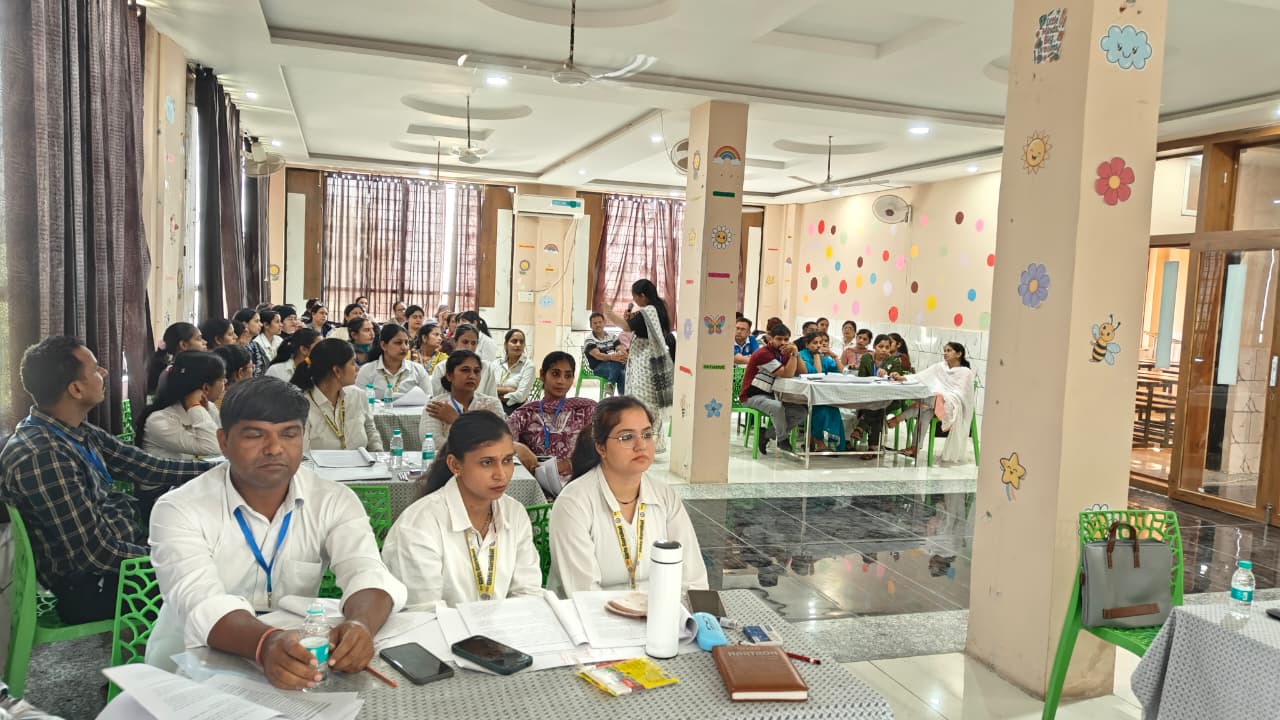 Kalayat: हैप्पी क्लासरूम' से निखरेगा विद्यार्थियों का व्यक्तित्व, द गर्ल्स गुरुकुल में शिक्षकों को दिए टिप्स
