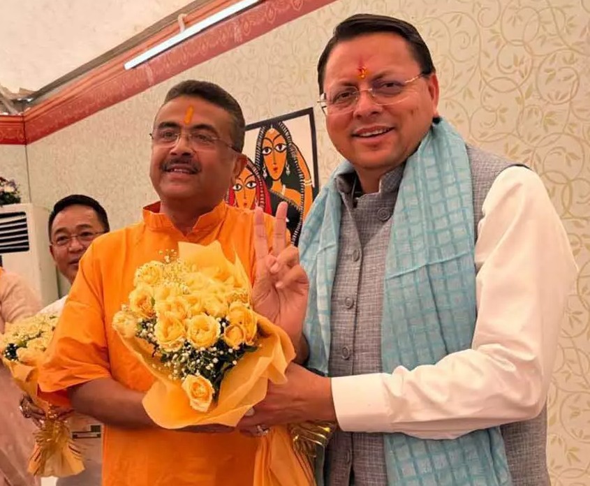 Kolkata: शपथ ग्रहण के बाद धामी ने पश्चिम बंगाल के नए CM को दी शुभकामनाएं