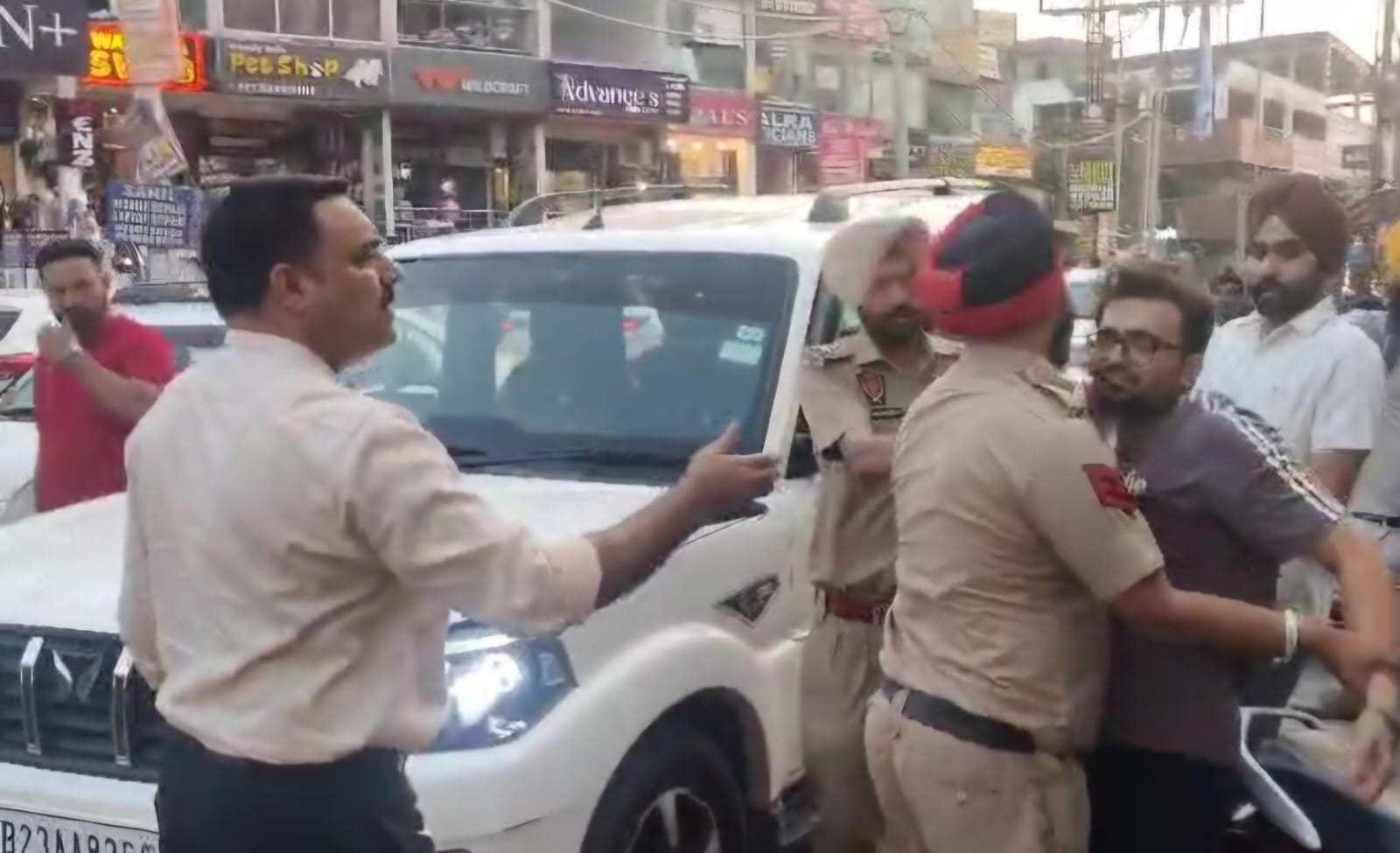 Zirakpur: फॉरएवर स्पा रेड का फरार आरोपी सोनू गिरफ्तार