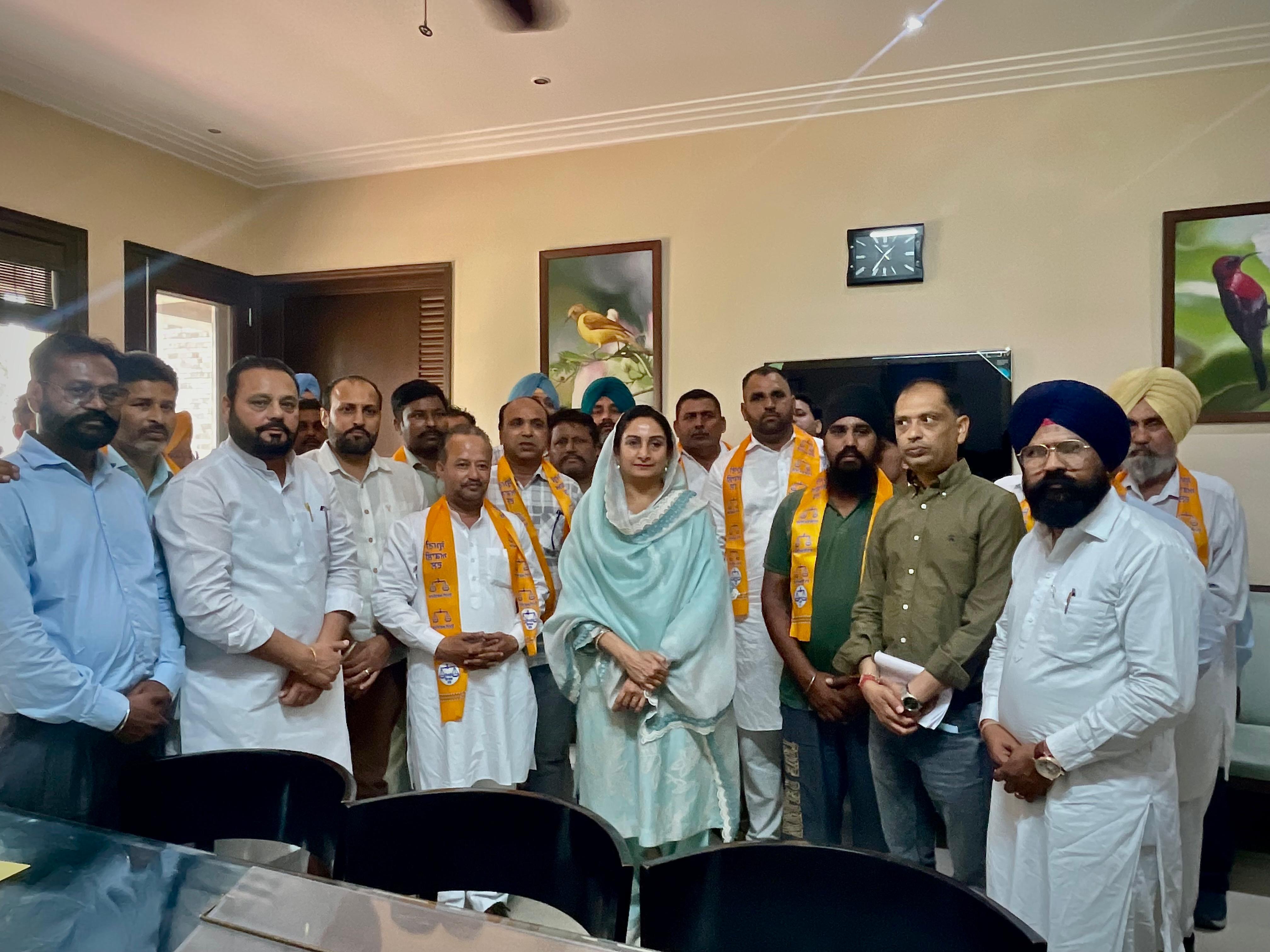 Bathinda: आप के वार्ड प्रधान अशोक बांसल एक दर्जन साथियों सहित अकाली दल में शामिल