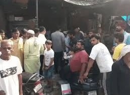 Faridabad: शटर उठाते समय करंट लगने से युवक की मौत, इलाके में शोक