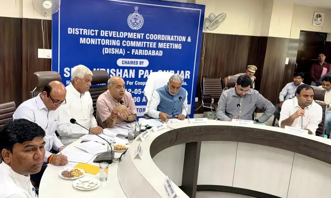 Faridabad: केंद्रीय मंत्री ने लापरवाही पर निगम अफसरों को आड़े हाथों लिया