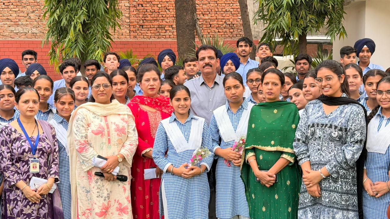 Ludhiana: डॉ. एवीएम पब्लिक सीनियर सेकेंडरी स्कूल का दसवीं का परिणाम रहा शत-प्रतिशत