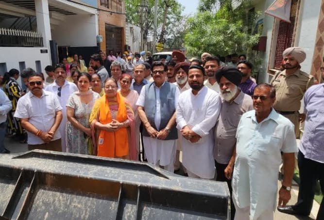 Ludhiana: विधायक बग्गा ने किया वार्ड 67 में सड़कों के निर्माण कार्य का उद्घाटन