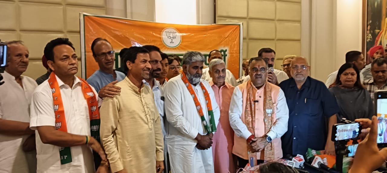 Hoshiarpur: अकालीदल से अलविदा कह रिंकू ने साथियों समेत भाजपा का थामा हाथ