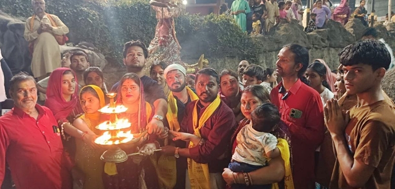 Hoshiarpur: वर्मा परिवार ने श्रद्धा भाव से की मां गंगा जी की आरती