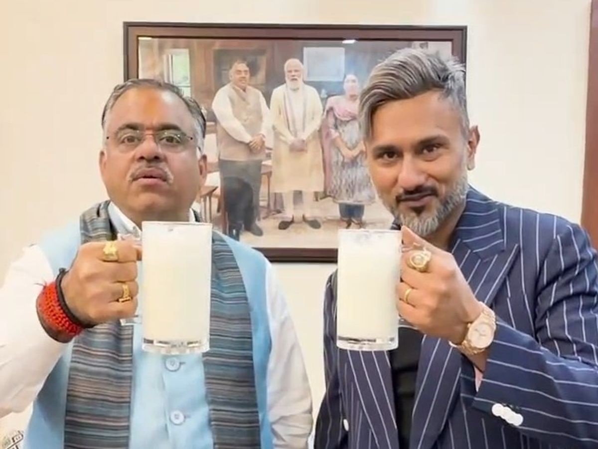 बीजेपी नेता तरुण चुघ से मिले हनी सिंह, युवाओं को नशे से बचाने पर चर्चा