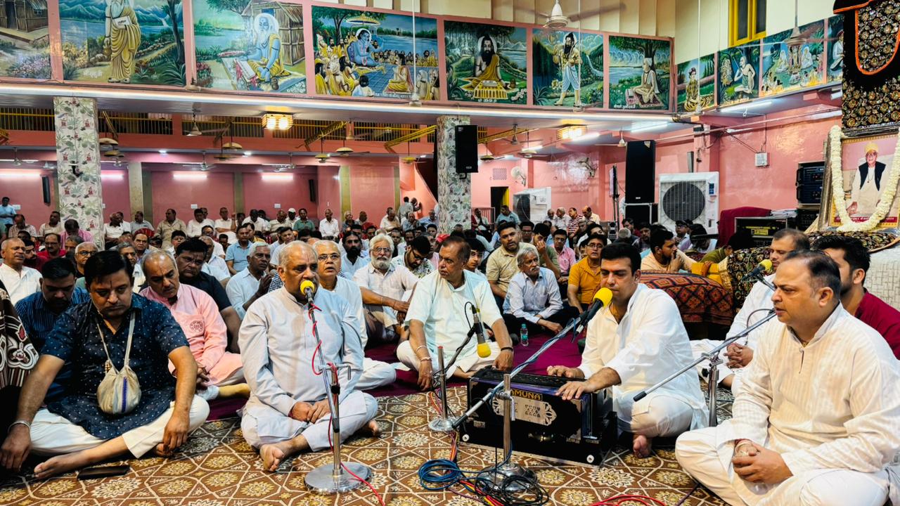 Ludhiana: प. राज कुमार शर्मा के सानिध्य में श्री दंडी स्वामी मंदिर में नौवें दिन गूंजा महामंत्र जाप