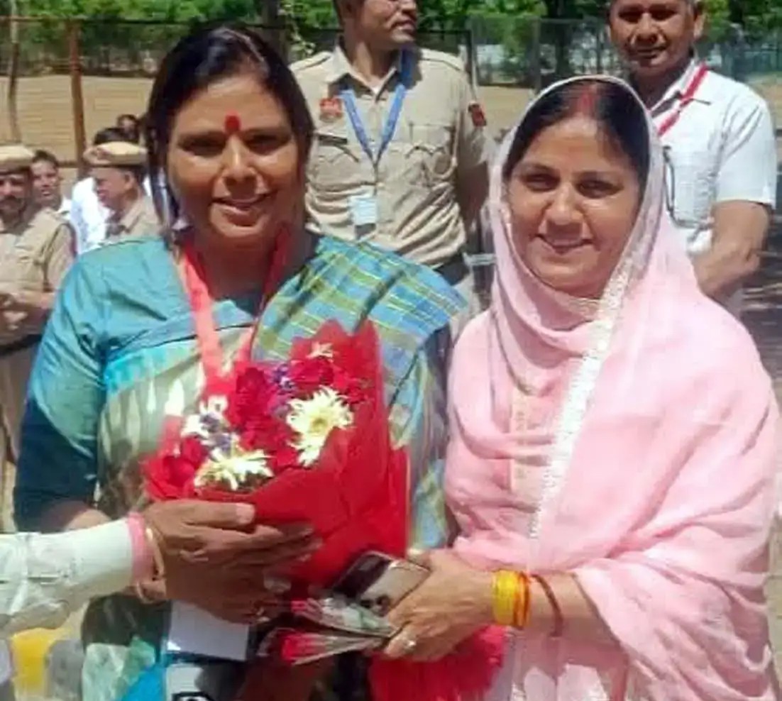 Hisar: डॉ. अर्चना गुप्ता के अध्यक्ष बनने पर जश्न का माहौल, डॉ. आशा खेदड़ ने किया स्वागत