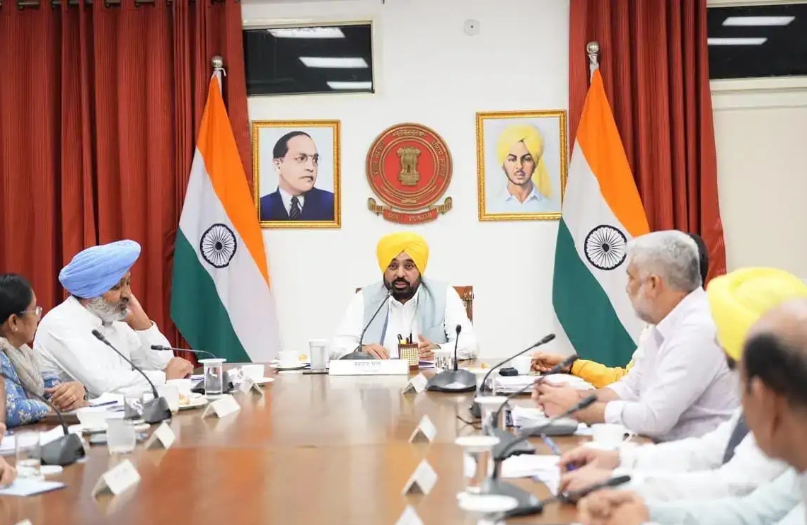 Chandigarh: पंजाब में रोजगार नीति में बड़ा बदलाव, 65 हजार कर्मचारियों के लिए खुशखबरी, नौकरी होगी नियमित