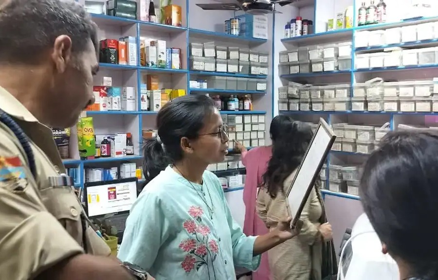 Haldwani: सुशीला तिवारी अस्पताल के पास मेडिकल स्टोरों पर बड़ी कार्रवाई, मेडिकल स्टोर्स पर छापे के बाद कई खामियां उजागर