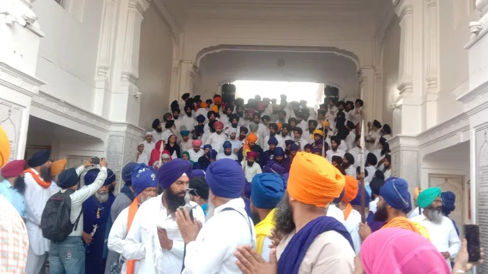 Amritsar: ऑपरेशन ब्लू स्टार की याद में Akal Takht में धार्मिक कार्यक्रम शुरू, संगत में भावुक माहौल
