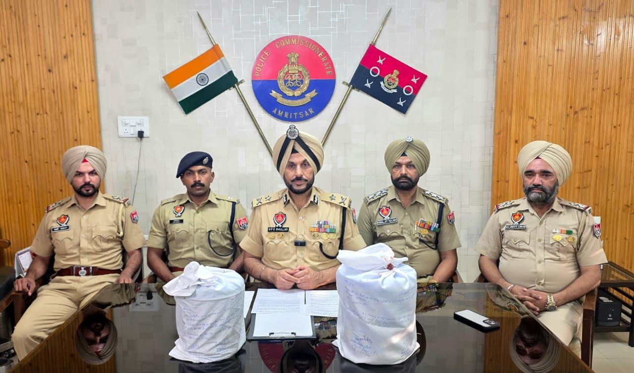Amritsar: 30 किलोग्राम हेरोइन बरामदगी मामला: नाबालिग सहित दो साथी गिरफ्तार, 5 किलोग्राम और हेरोइन बरामद