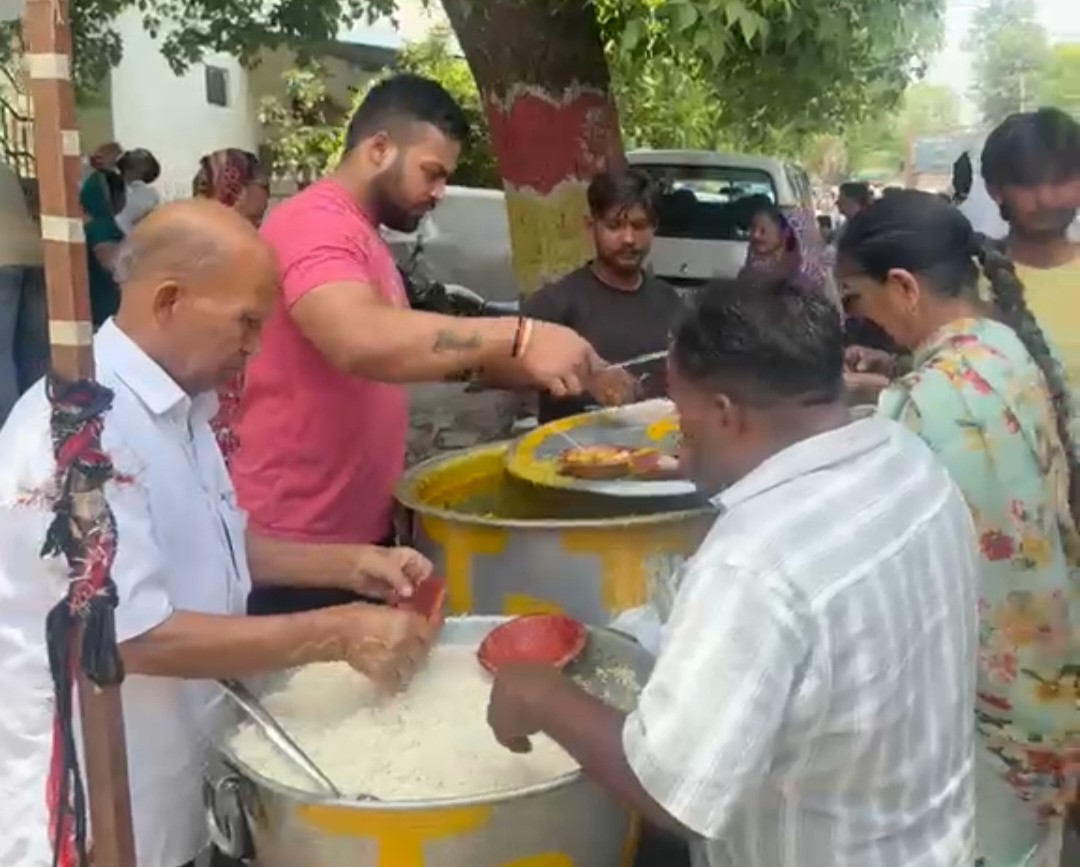 Kurukshetra: दादा-दादी के संस्कारों की मिसाल: पावन सोमवती अमावस्या पर पौत्रों ने कराया विशाल भंडारा, हजारों श्रद्धालुओं ने ग्रहण किया प्रसाद