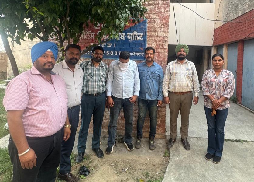 Chandigarh: विजिलेंस ब्यूरो द्वारा 1,00,000 रुपये रिश्वत लेते हुए सब-इंस्पेक्टर रंगे हाथ गिरफ्तार
